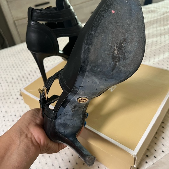 Beautiful Michael Kors open toe booties - Picture 4 of 8